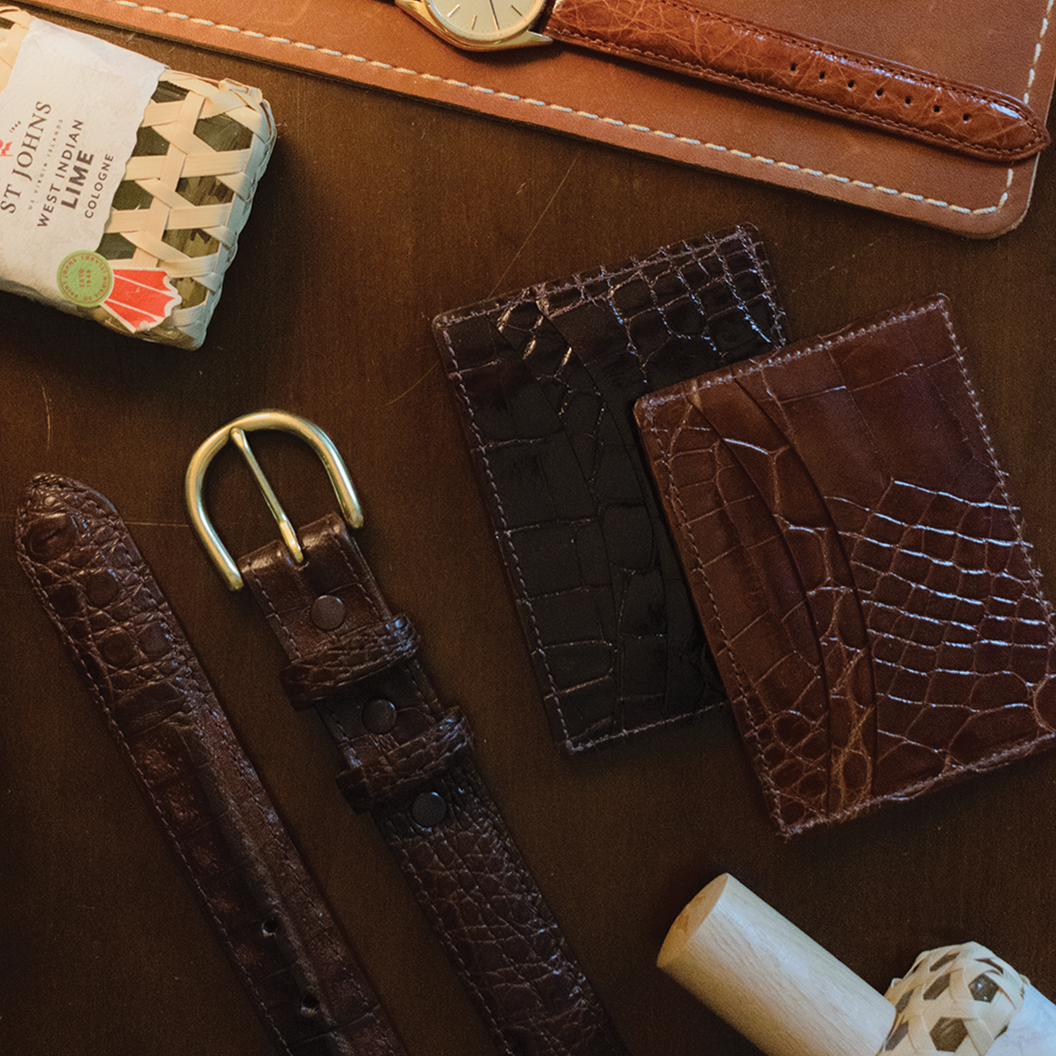 Dark Brown Glazed Alligator Card Case